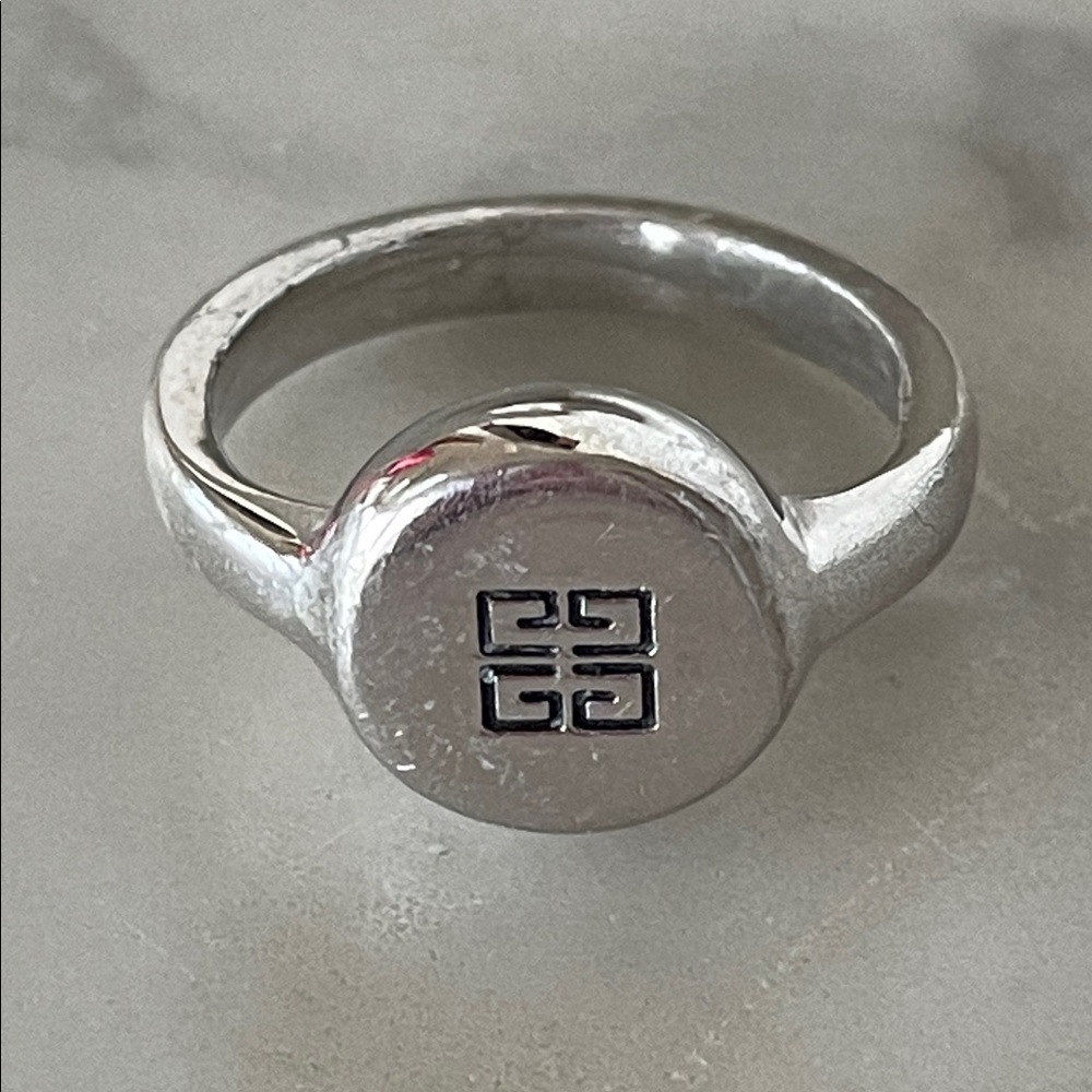 GIVENCHY 4G Debossed Monogram Logo Silver Tone Signet Ring Vintage 80's RARE